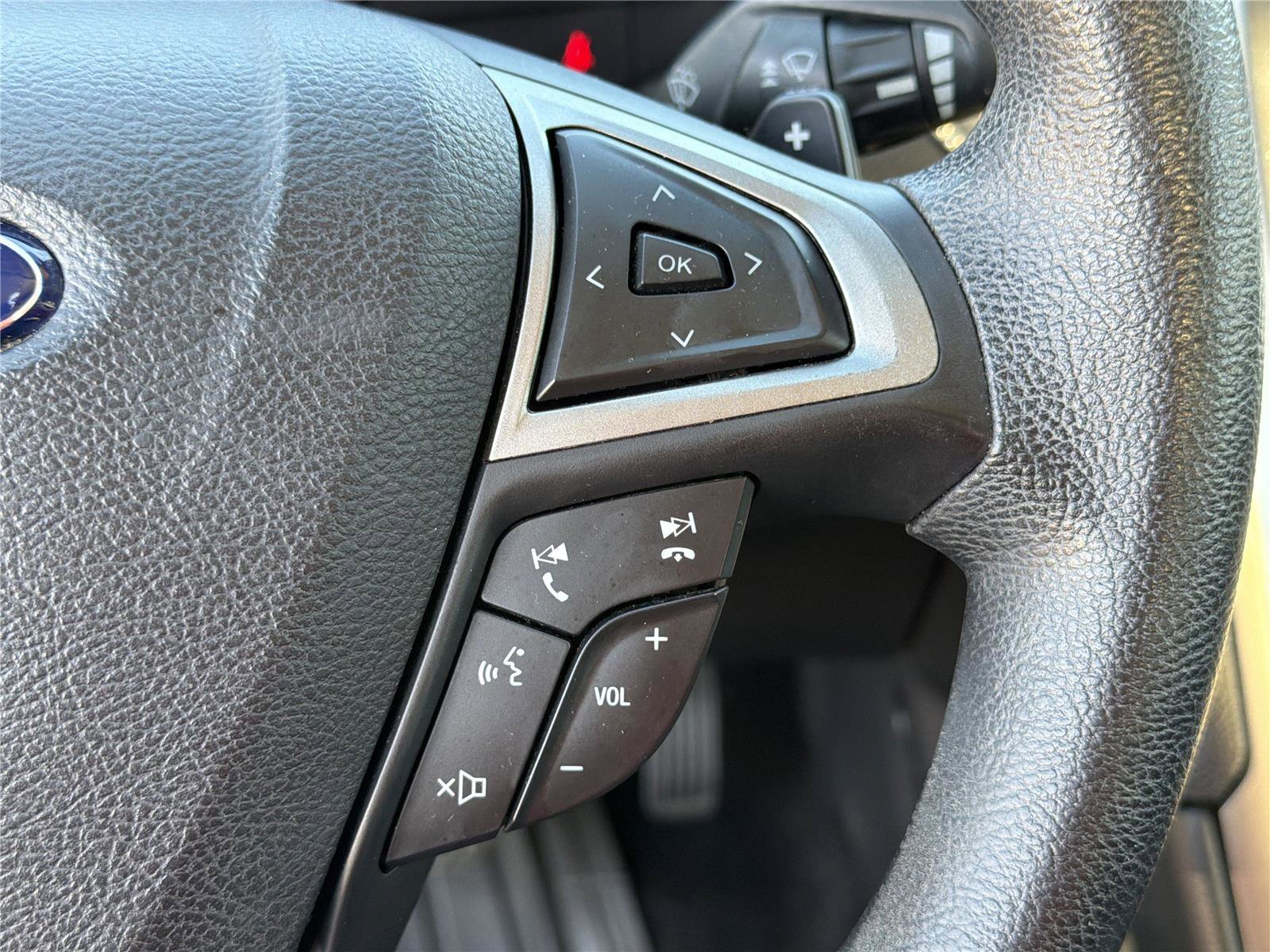 Used 2017 Ford Fusion SE w/ Fusion SE Technology Package image 24