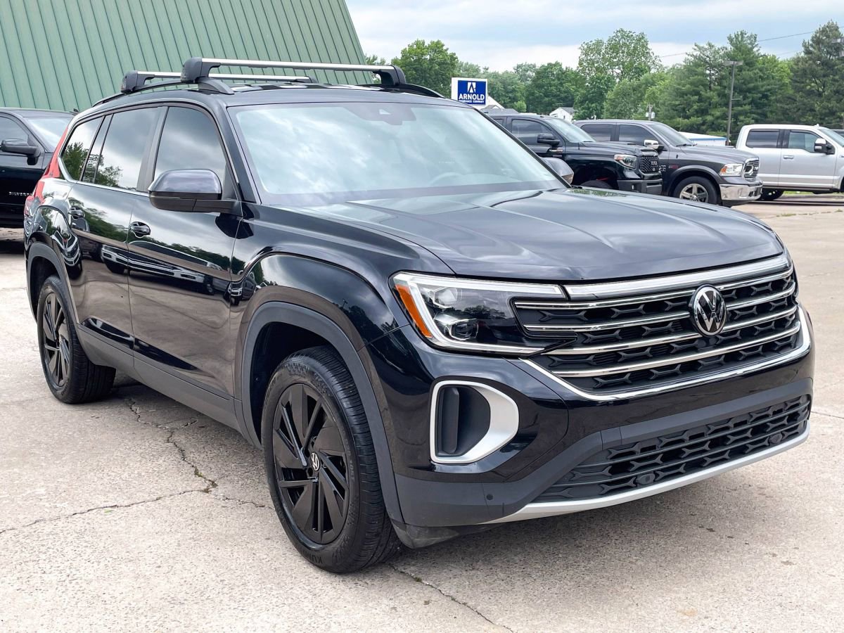 Used 2024 Volkswagen Atlas SE FWD image 2