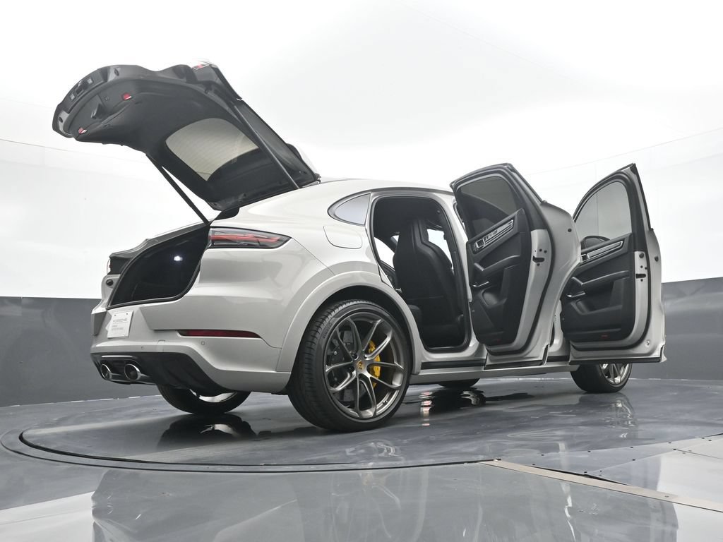 Certified 2021 Porsche Cayenne Turbo S w/ Lightweight Sport Package AWD/4WD image 27