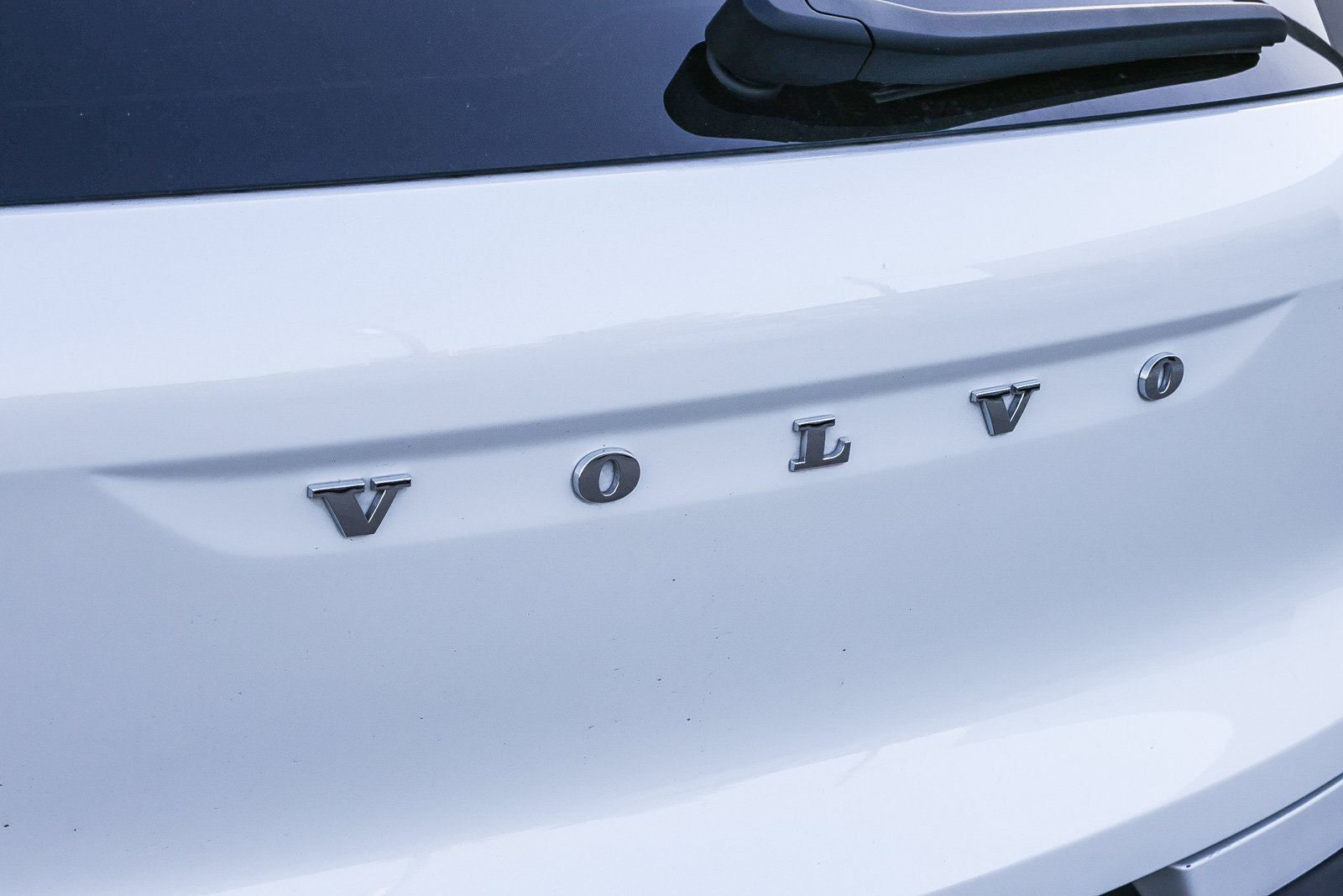 Used 2022 Volvo XC40 T4 R-Design w/ Advanced Package FWD image 13