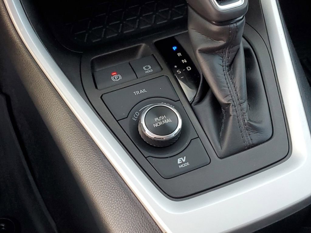 Used 2023 Toyota RAV4 XLE Premium image 24