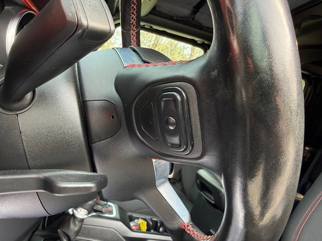 Used 2021 Jeep Gladiator Rubicon w/ Cold Weather Group image 15