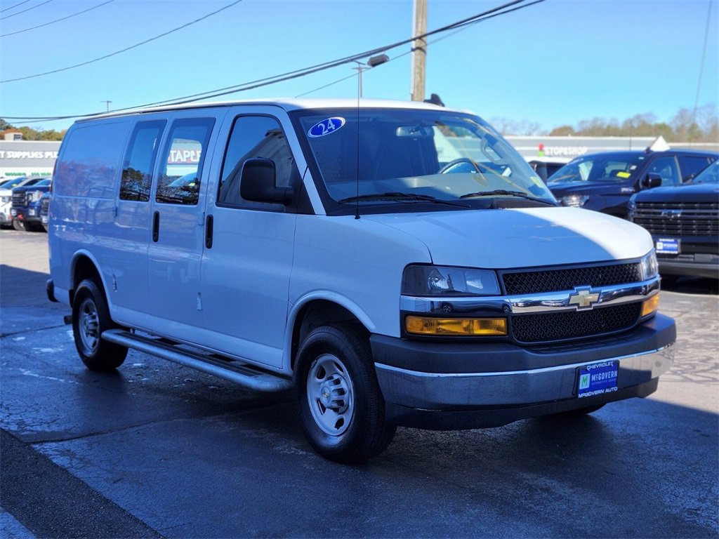 Used 2024 Chevrolet Express 2500 w/ Driver Convenience Package image 7