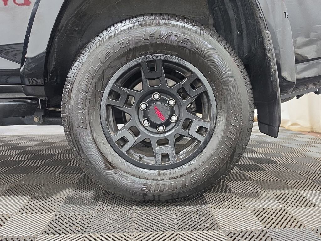 Used 2024 Toyota 4Runner SR5 AWD/4WD image 33