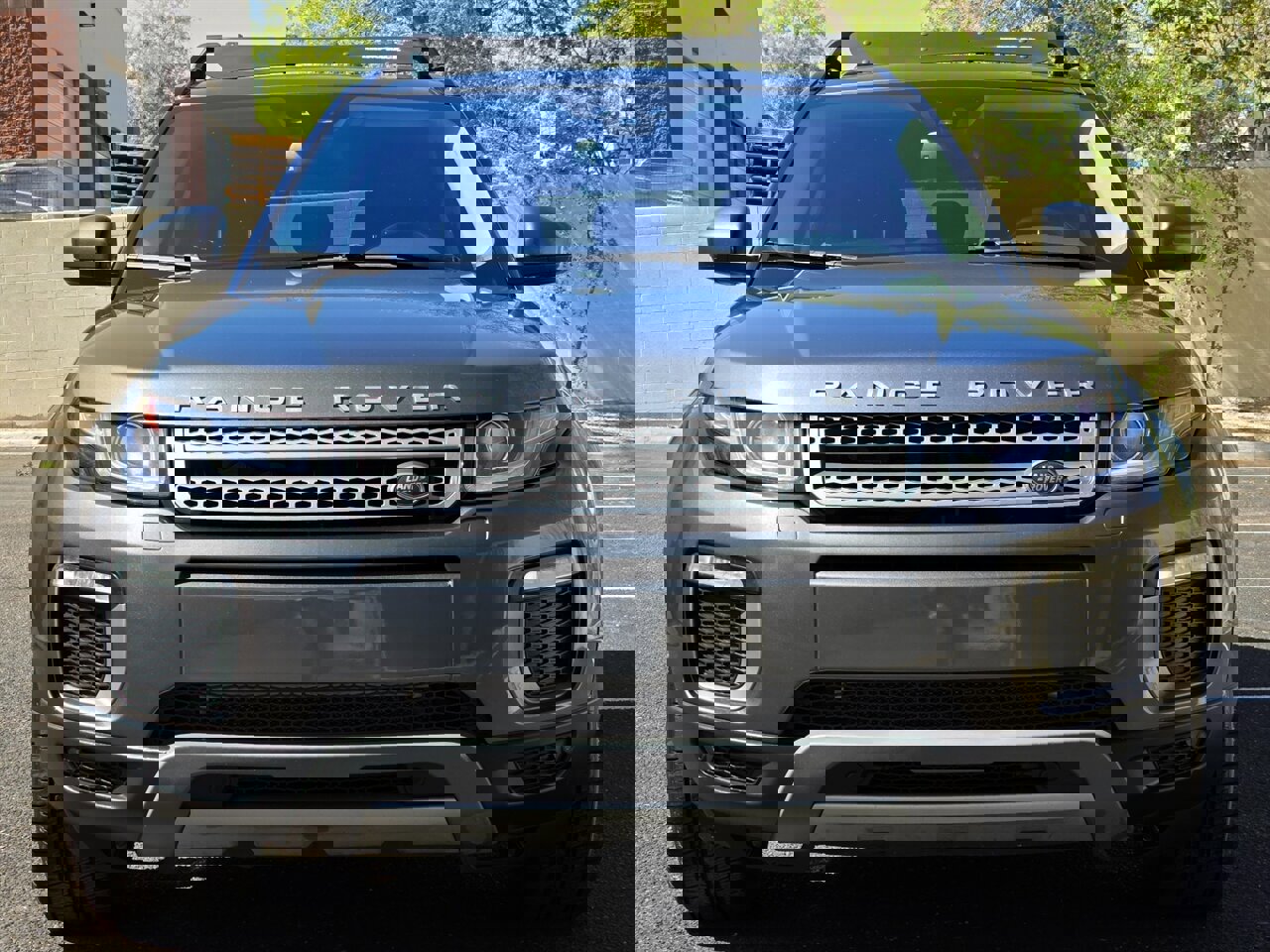 Used 2017 Land Rover Range Rover Evoque SE image 4