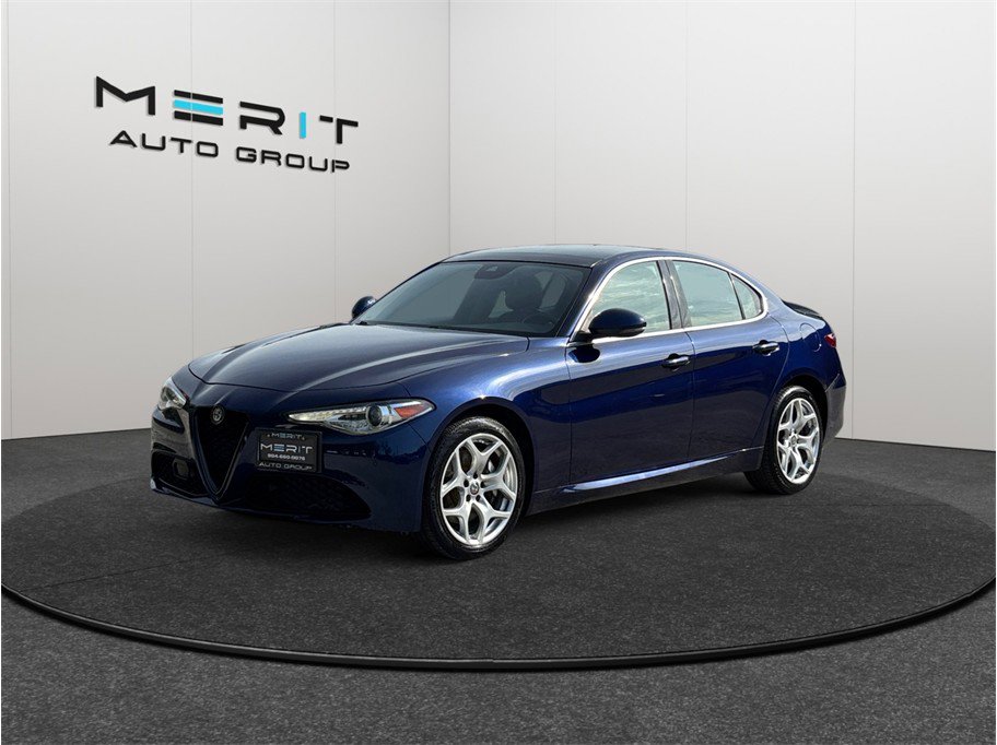 Used 2020 Alfa Romeo Giulia Ti w/ Active Blind Spot Package AWD/4WD image 4