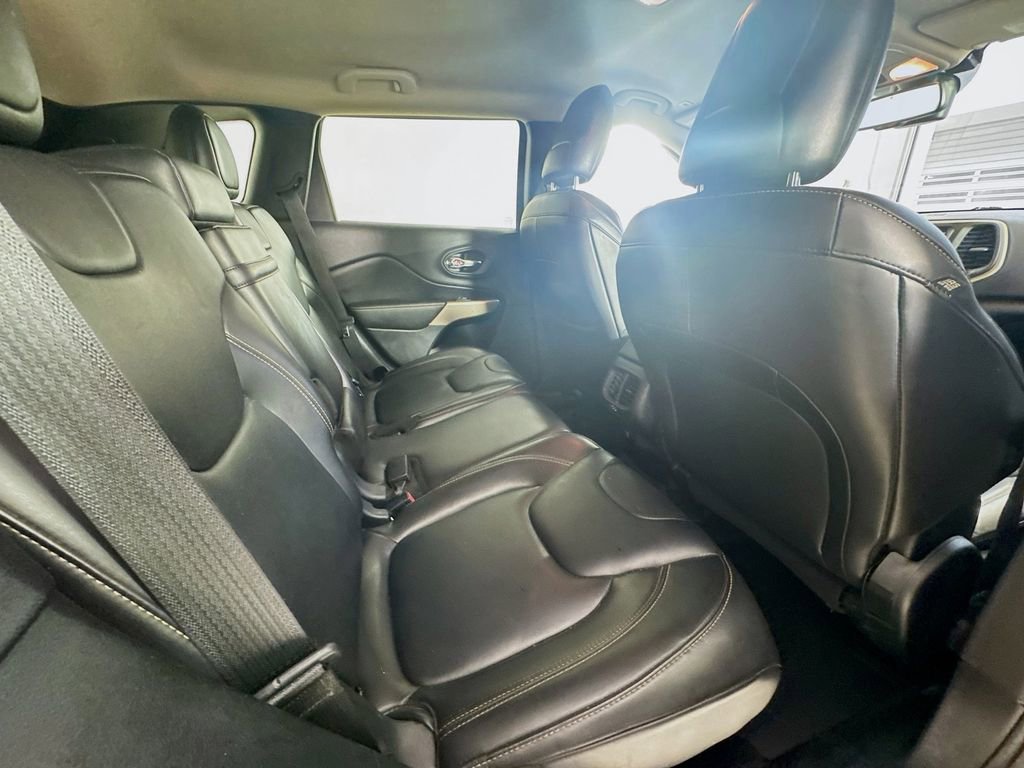Used 2018 Jeep Cherokee Limited w/ Trailer Tow Group AWD/4WD image 33