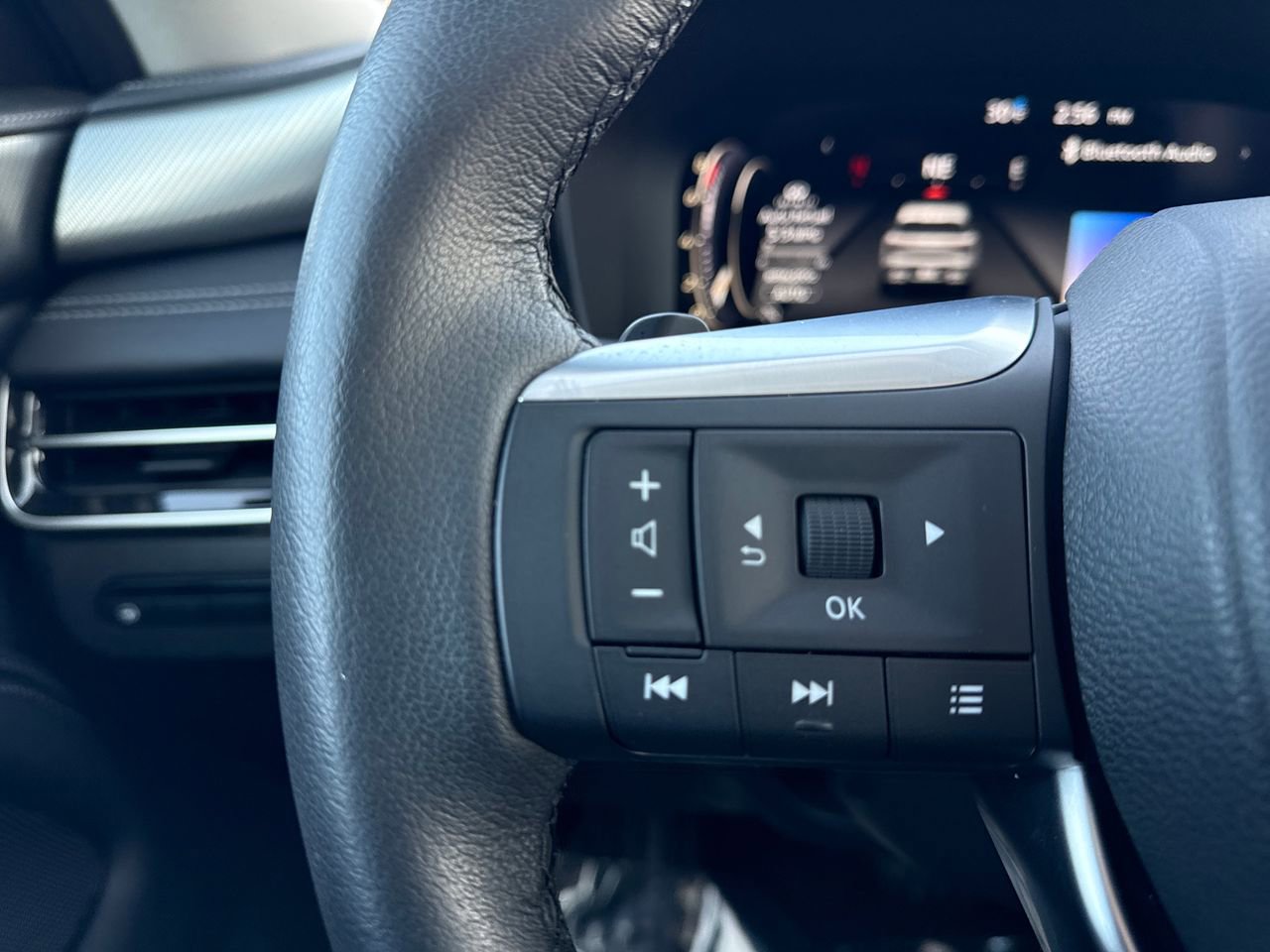 Used 2023 INFINITI QX60 Luxe image 31