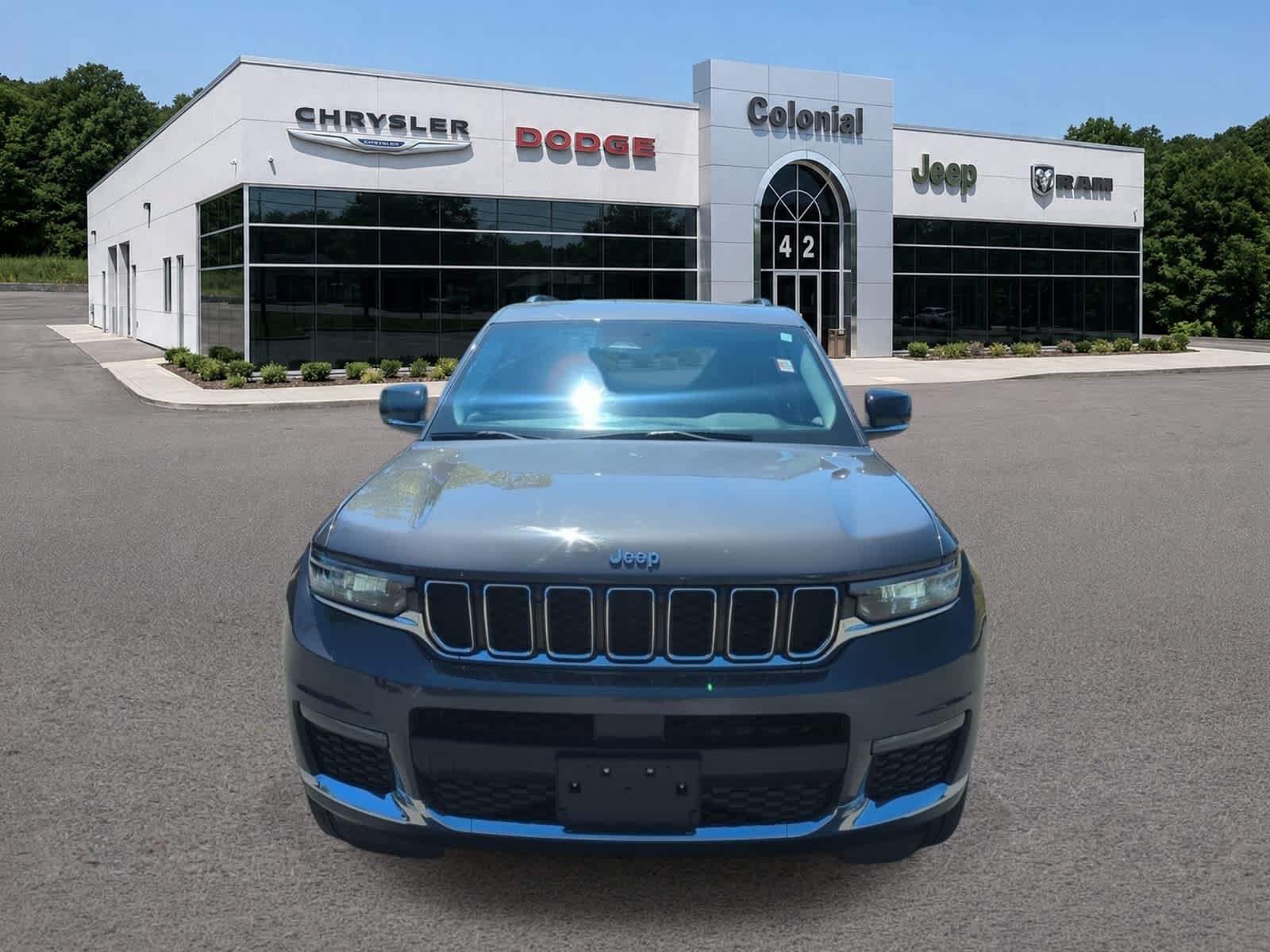 Used 2023 Jeep Grand Cherokee L Limited w/ Trailer Tow Group (B) AWD/4WD image 9