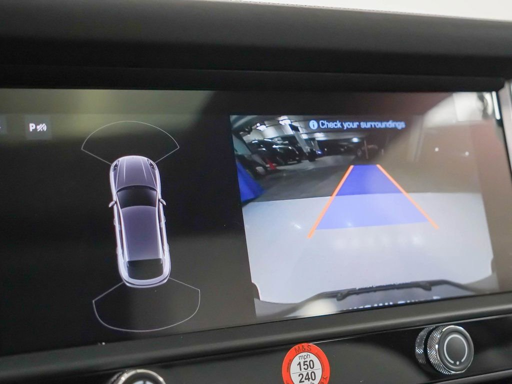 Used 2025 Porsche Macan image 31