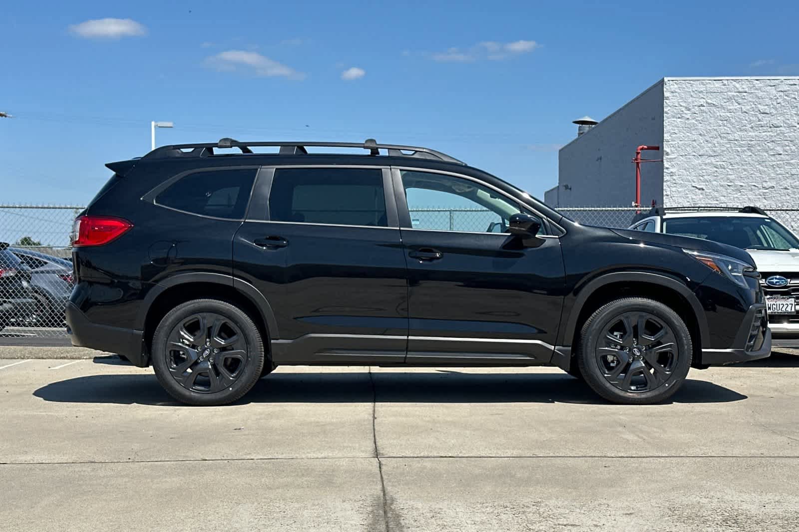 New 2026 Subaru Ascent Bronze Edition w/ Onyx Package AWD/4WD image 2