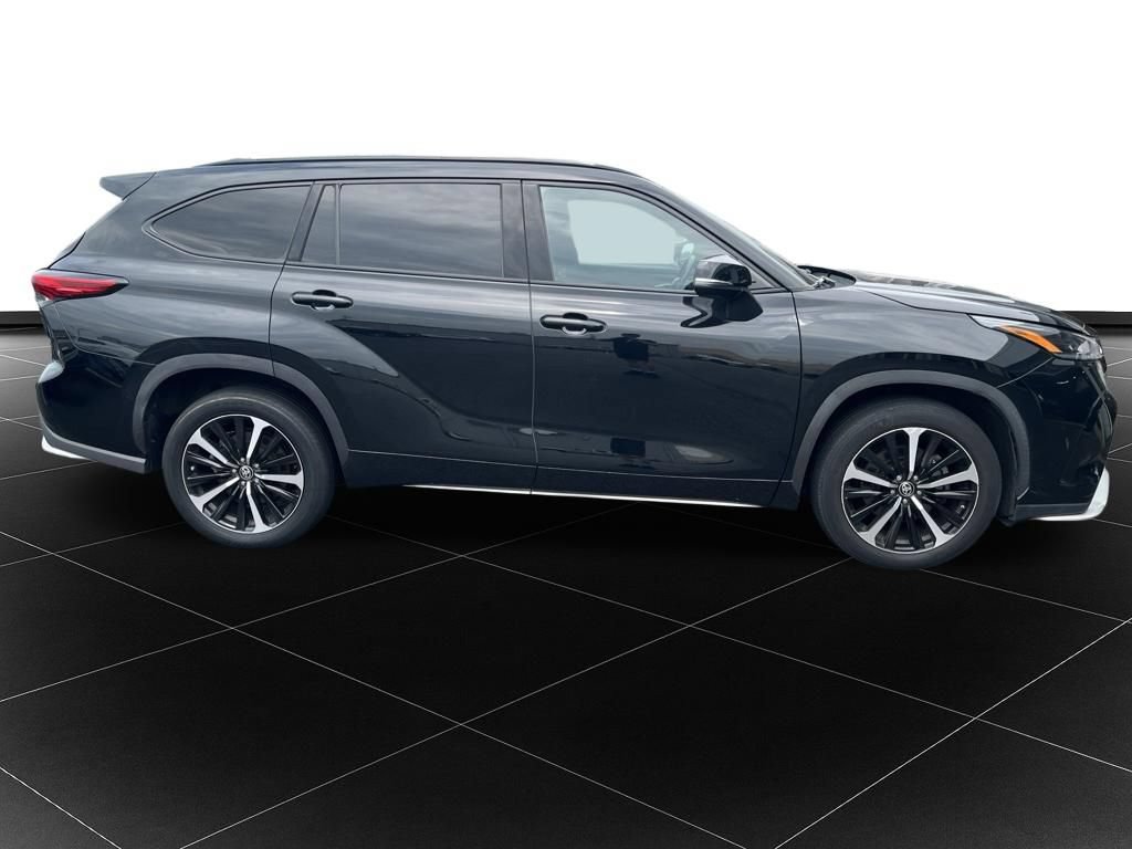 Used 2021 Toyota Highlander XSE AWD/4WD image 6