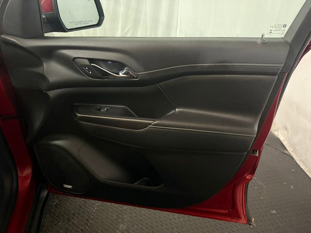 Used 2023 GMC Acadia SLT w/ Technology Package image 32