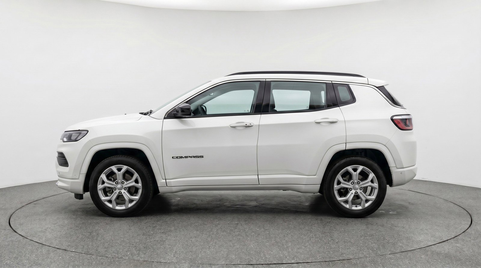 Used 2025 Jeep Compass Latitude AWD/4WD image 5