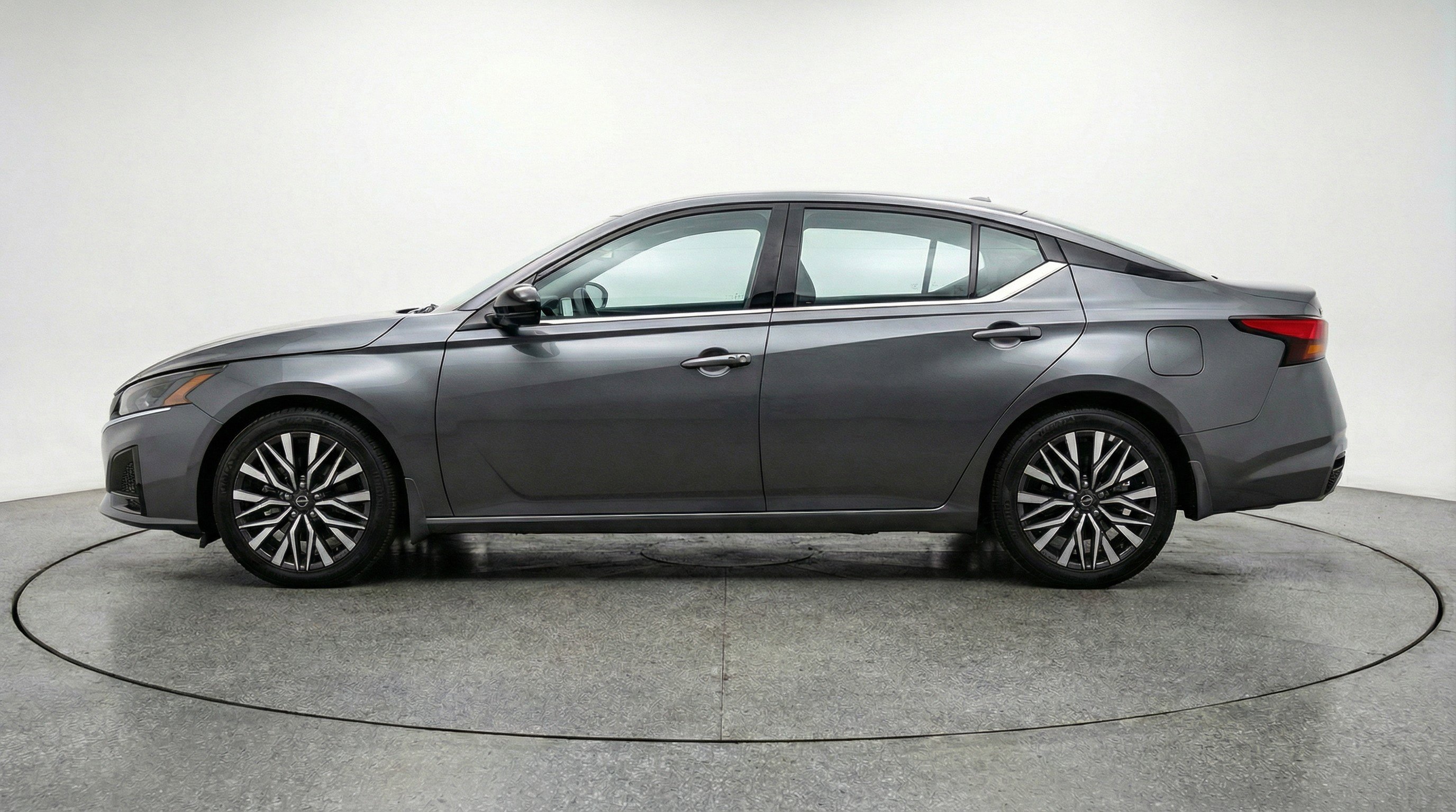 Used 2025 Nissan Altima 2.5 SV image 5