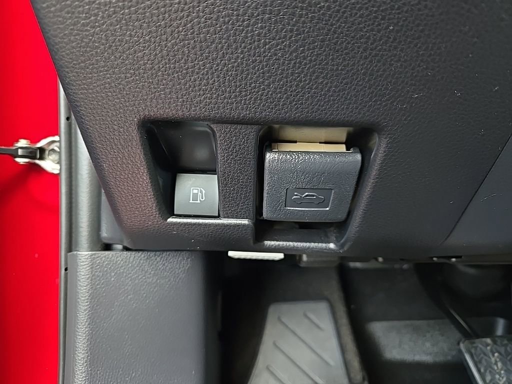 Used 2021 Toyota Venza LE image 20