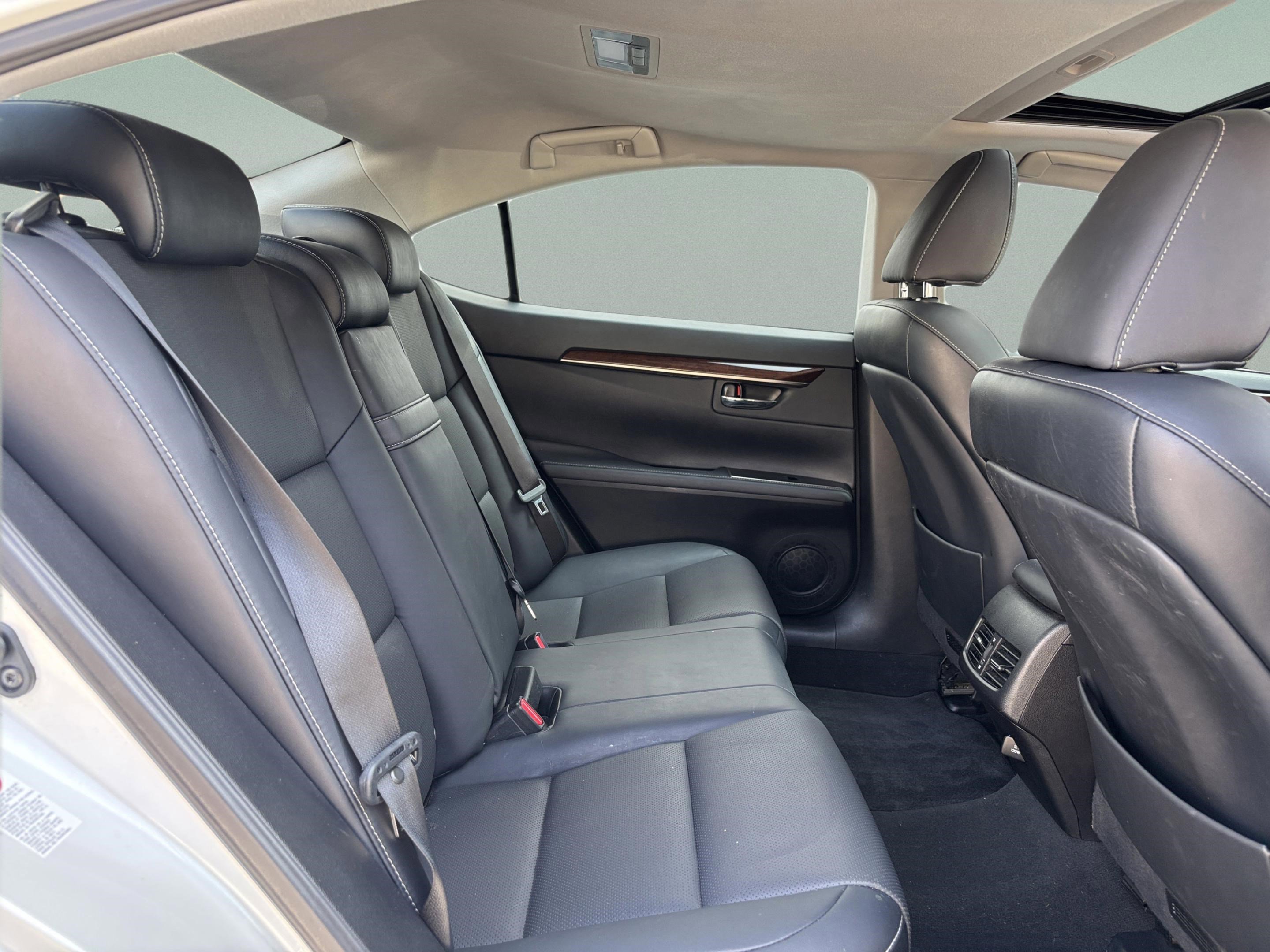 Used 2017 Lexus ES 350 w/ Premium Package image 9