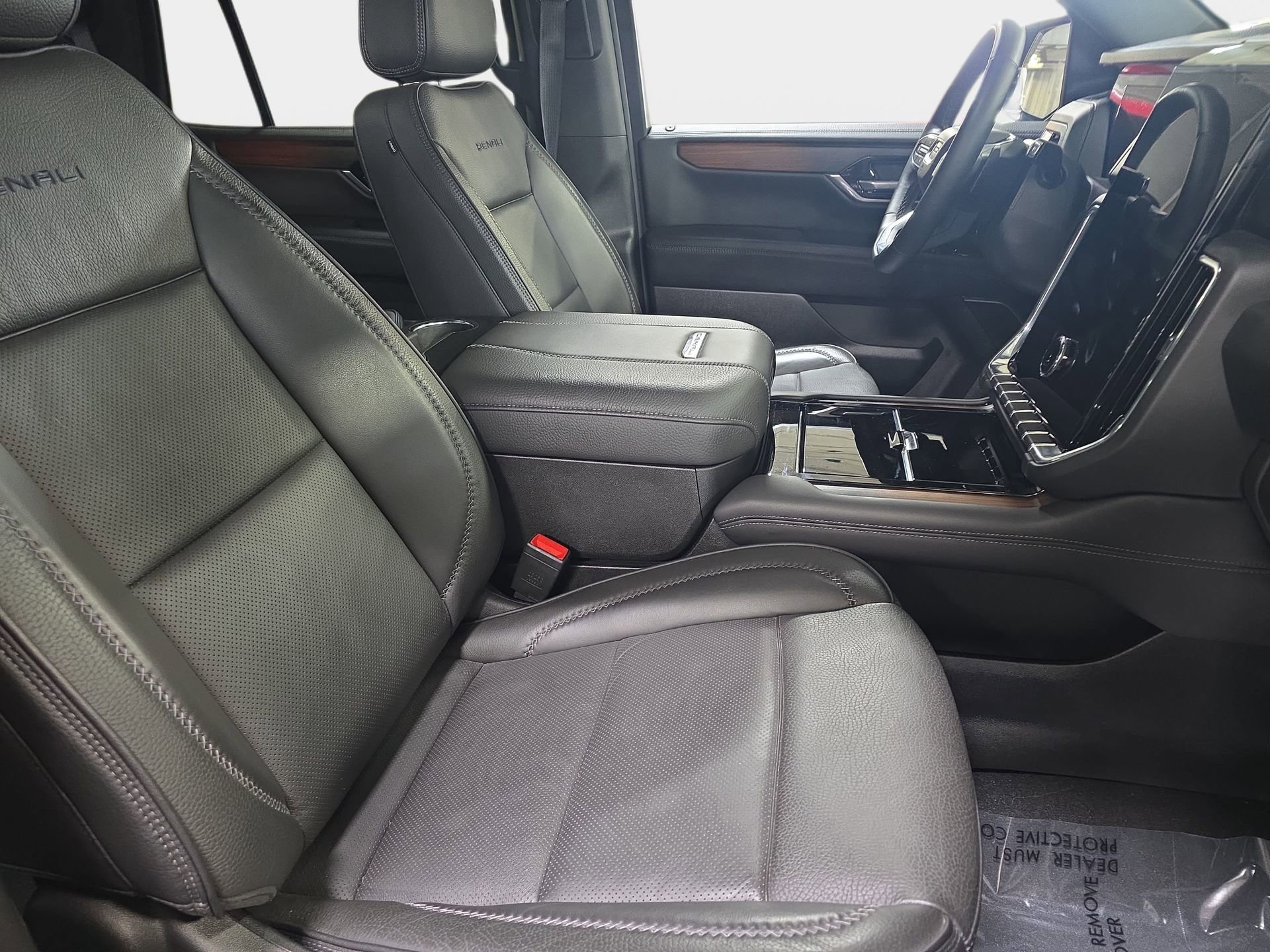 Used 2025 GMC Yukon Denali AWD/4WD image 10