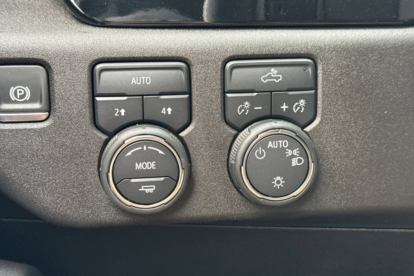 Used 2025 Chevrolet Silverado 1500 LT AWD/4WD image 25