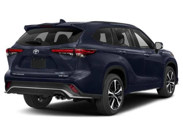 Used 2022 Toyota Highlander XSE FWD image 2