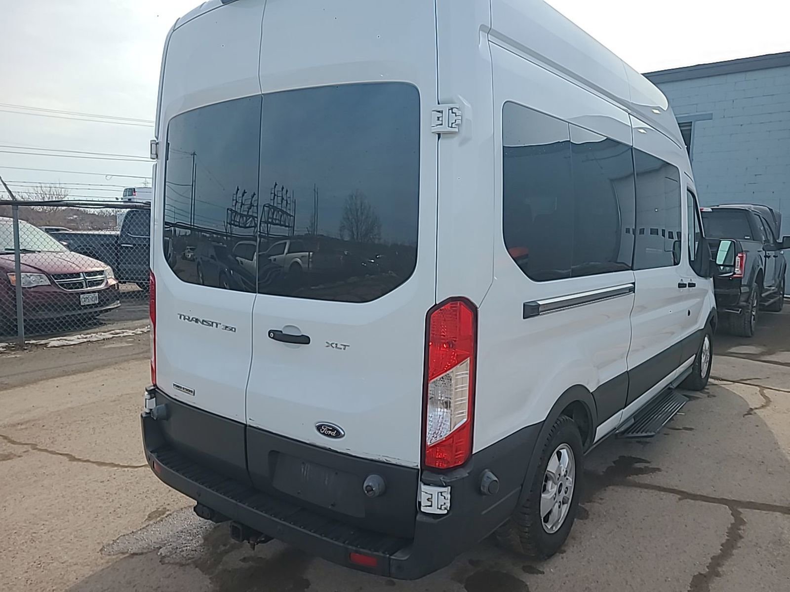 Used 2018 Ford Transit 350 XLT RWD image 3