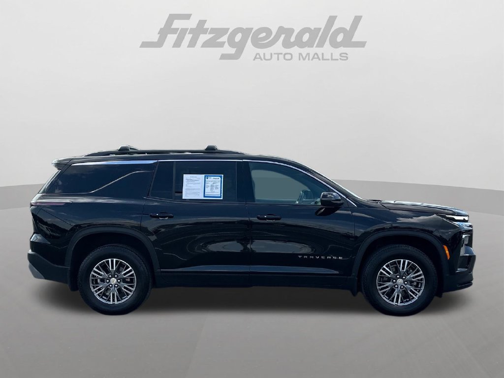 Used 2025 Chevrolet Traverse LT w/ LPO, Floor Liner Package FWD image 9