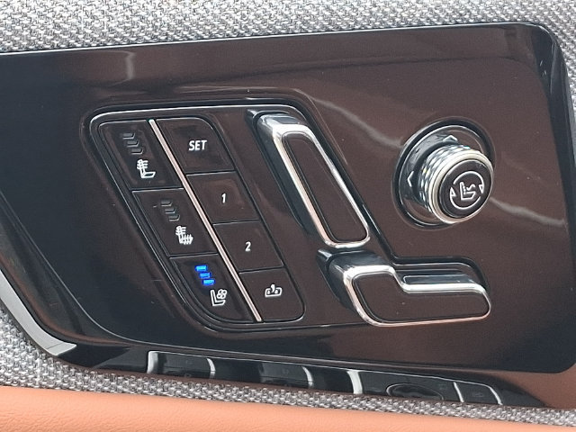 Certified 2025 Cadillac Optiq Luxury 2 AWD/4WD image 25