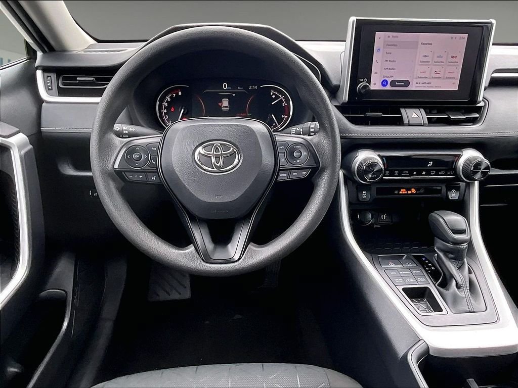Used 2025 Toyota RAV4 XLE AWD/4WD image 17