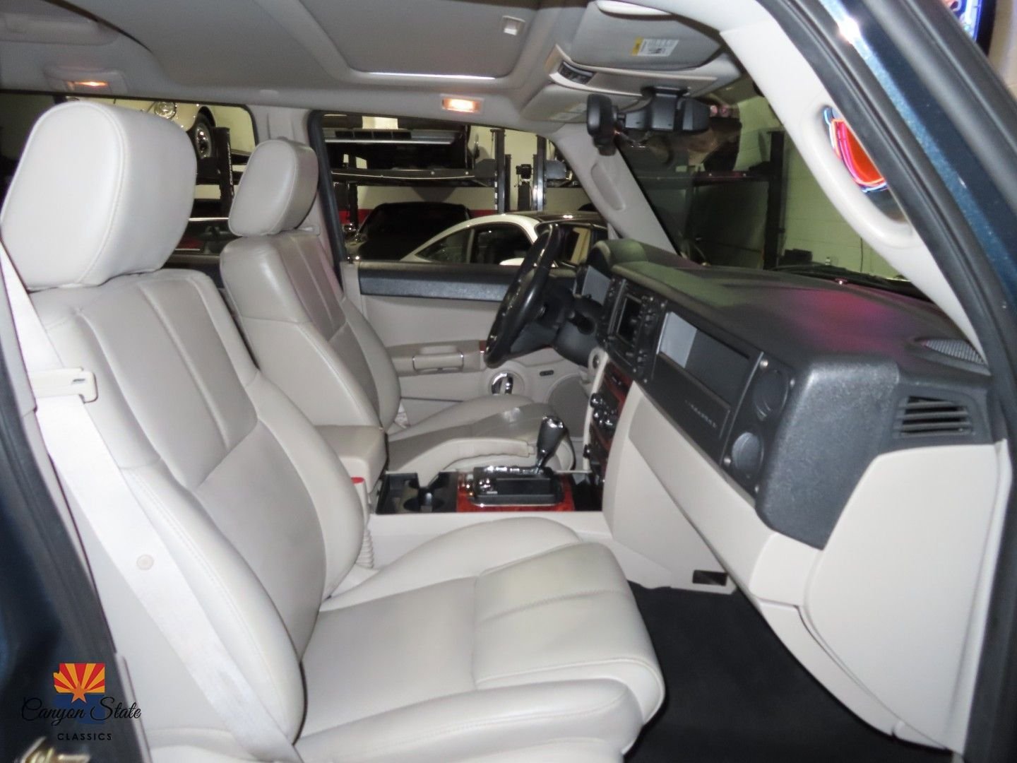 Used 2006 Jeep Commander Limited w/ Trailer Tow Group IV image 7