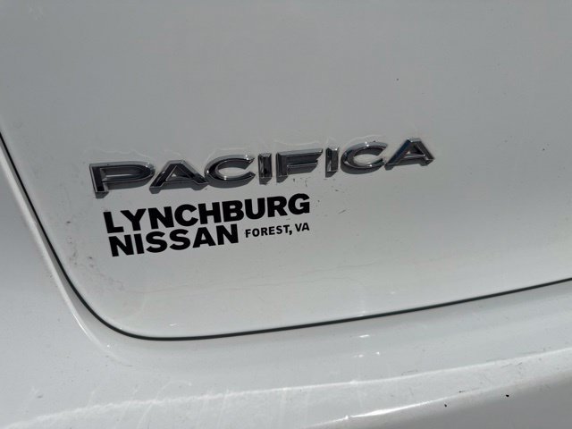 Used 2019 Chrysler Pacifica Touring-L FWD image 11