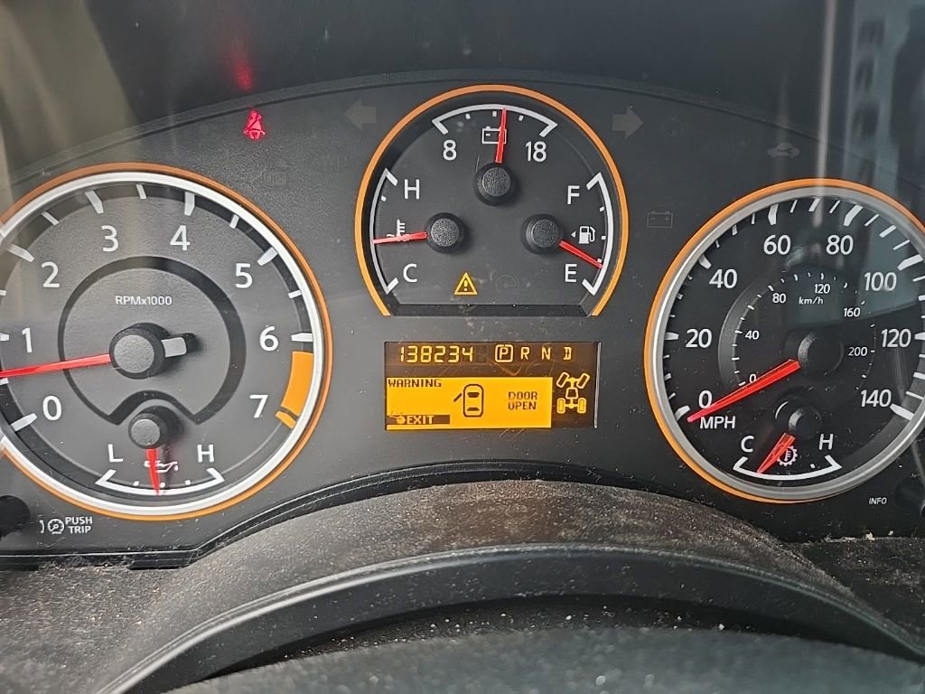 Used 2010 Nissan Titan SE w/ SE Value Truck Pkg image 8