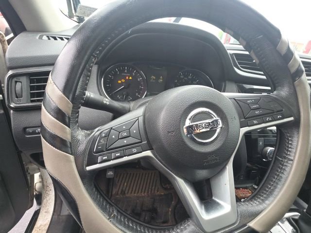 Used 2017 Nissan Rogue SV image 23