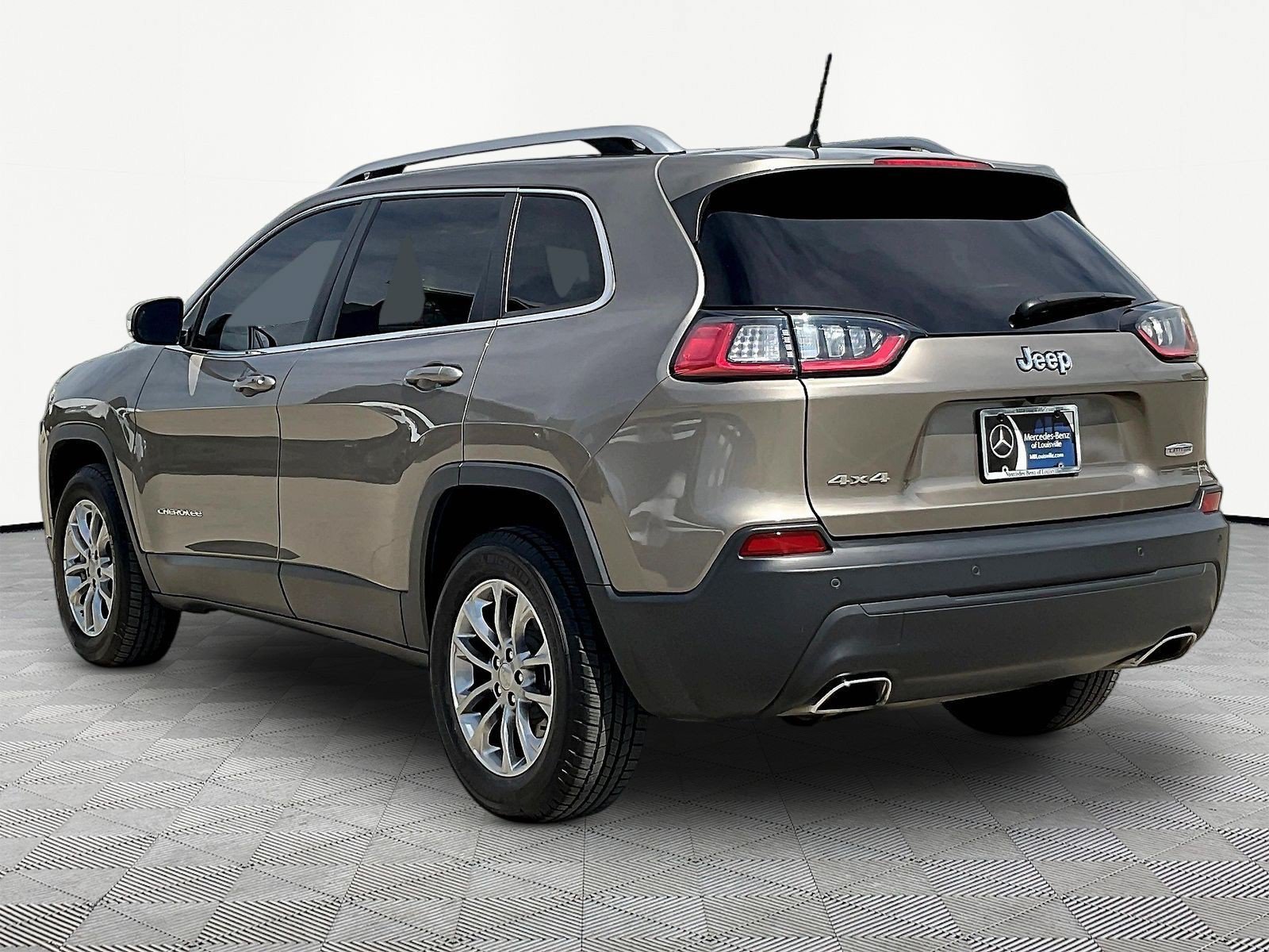 Used 2019 Jeep Cherokee Latitude Plus w/ Comfort/Convenience Group AWD/4WD image 4