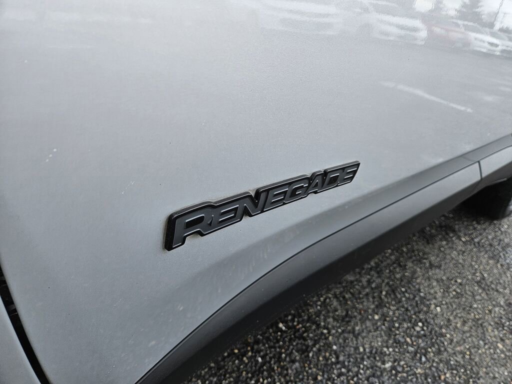 Used 2018 Jeep Renegade Altitude image 9