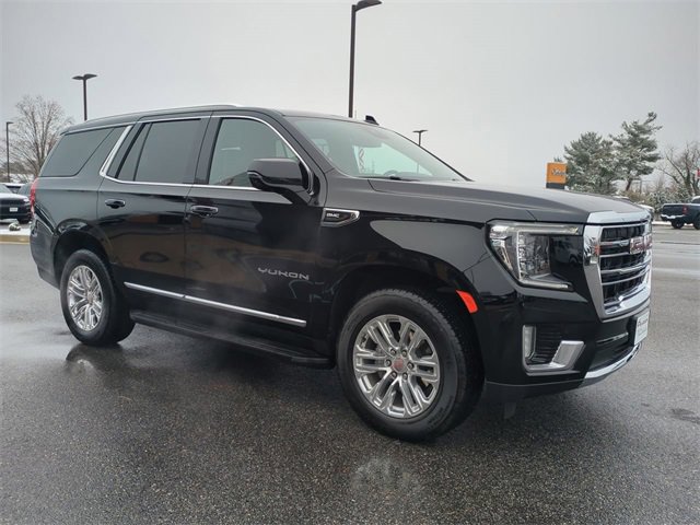 Used 2024 GMC Yukon SLT w/ SLT Luxury Package image 2