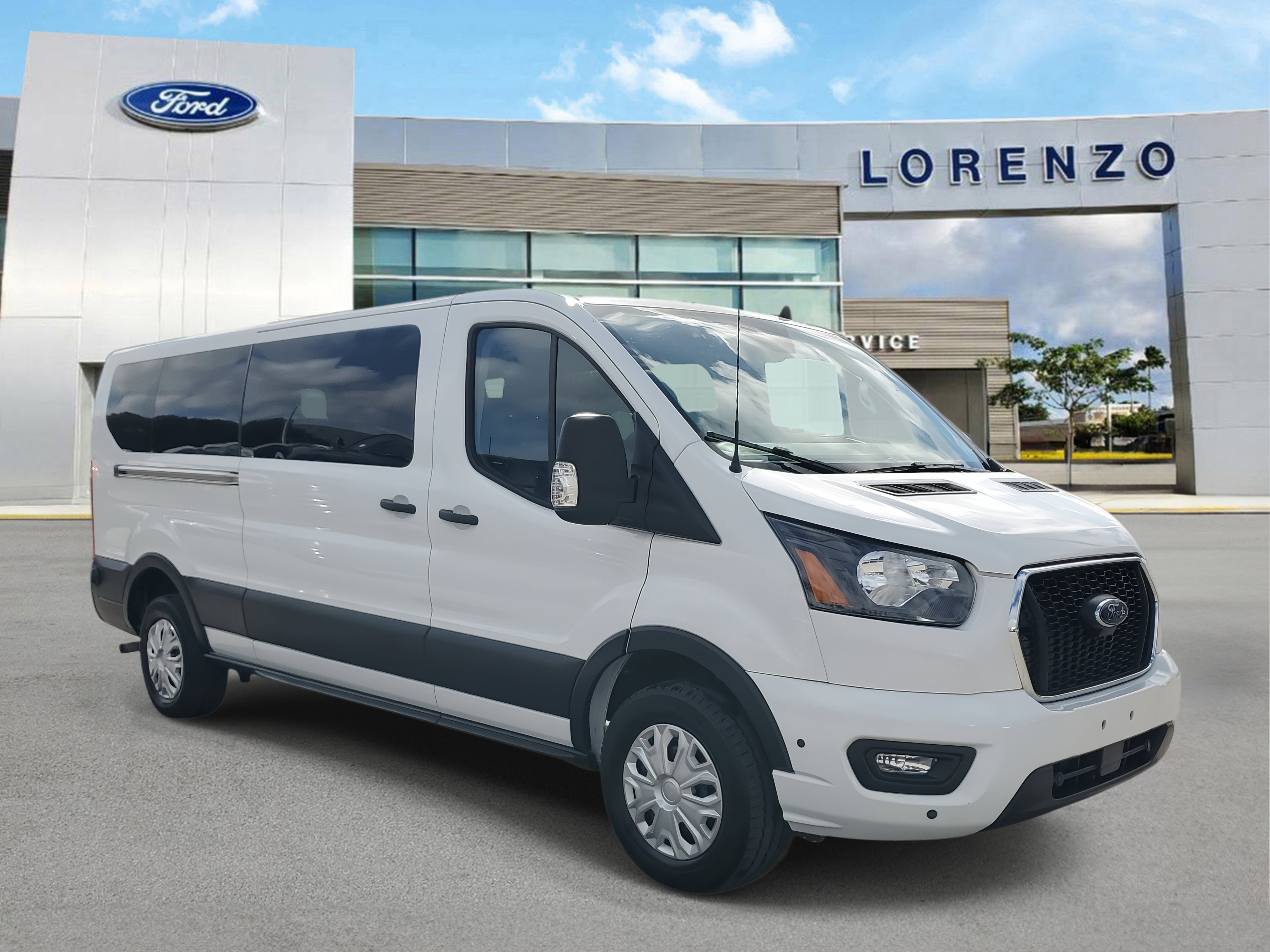 Used 2024 Ford Transit 350 XLT image 3