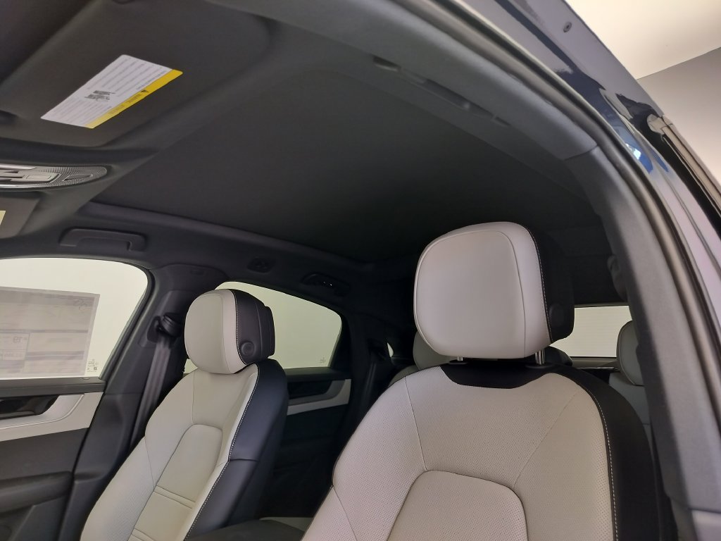 New 2026 Porsche Cayenne Coupe AWD/4WD image 7