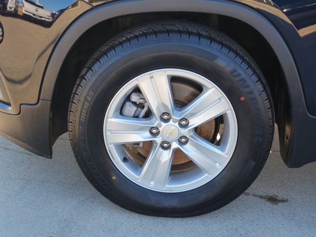 Used 2022 Chevrolet Trax LT w/ LT Convenience Package image 17