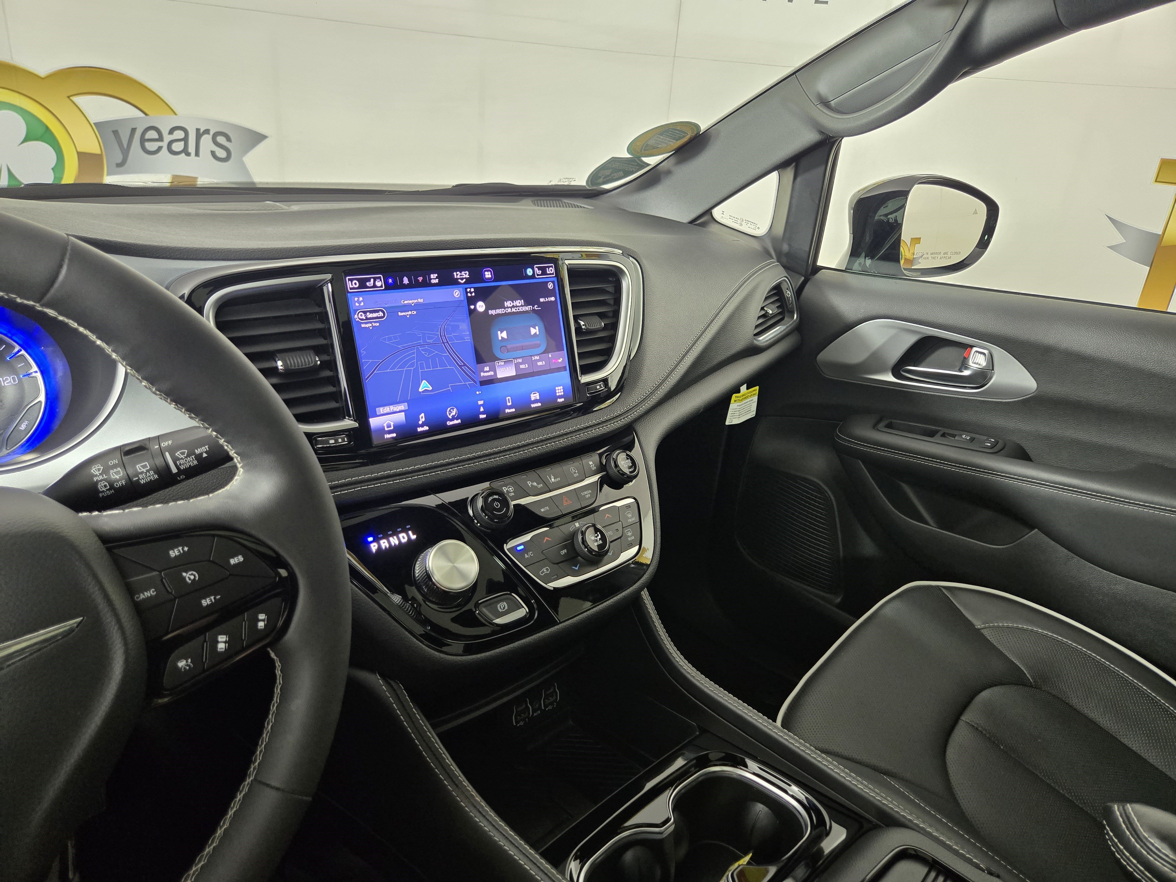 Used 2025 Chrysler Pacifica Limited FWD image 27