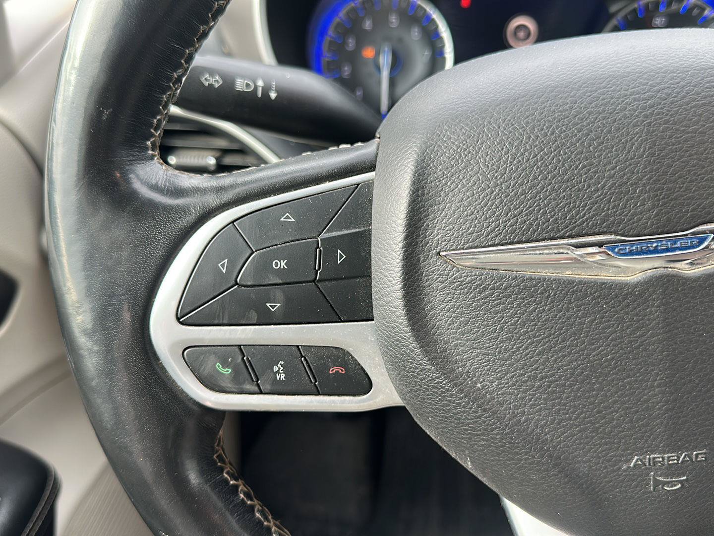 Used 2021 Chrysler Pacifica Touring-L FWD image 14