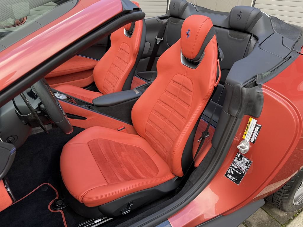 Used 2025 Ferrari Roma Spider image 11