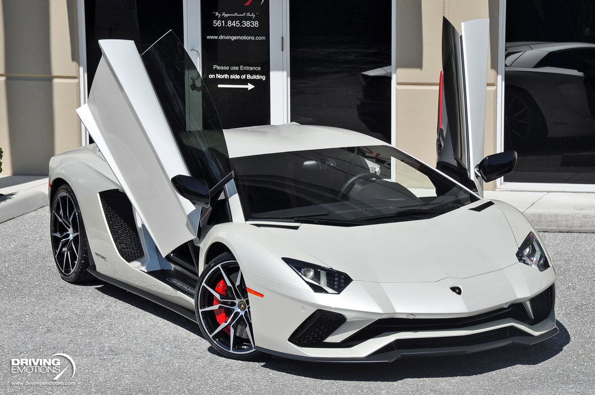 Used 2017 Lamborghini Aventador S image 3