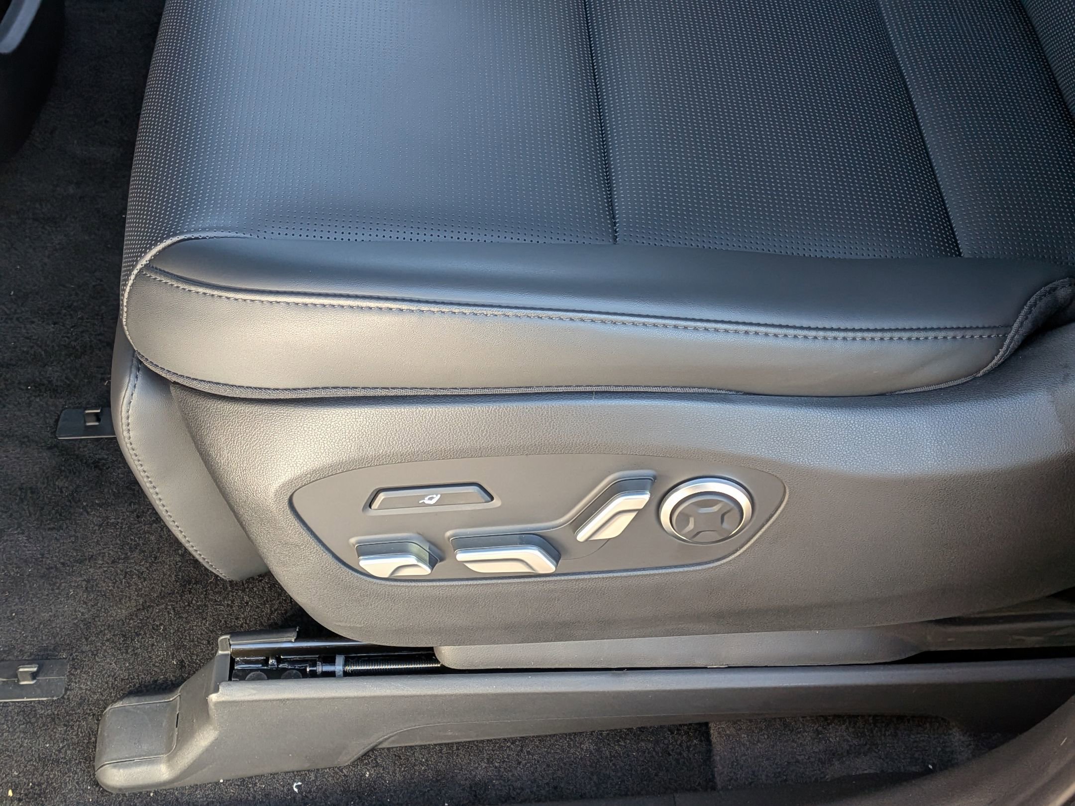 New 2026 Hyundai Ioniq 9 Limited w/ Tow & Go Package image 18