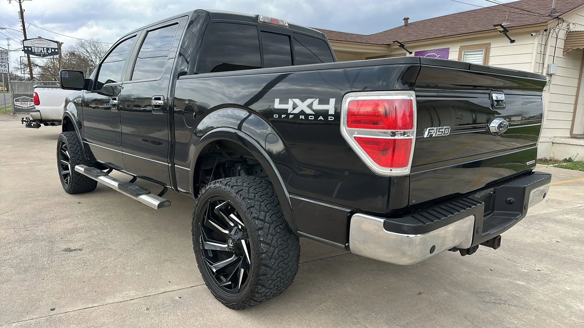 Used 2014 Ford F150 Lariat w/ Equipment Group 502A Luxury image 3