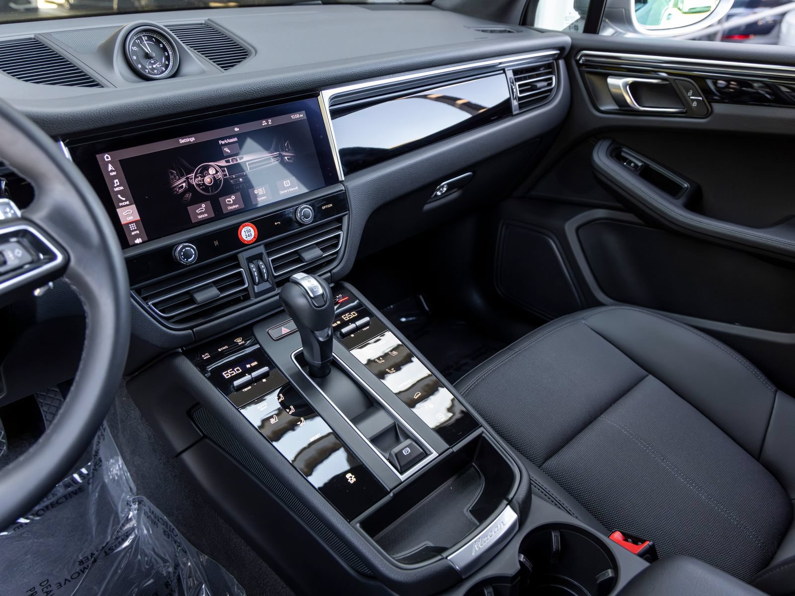 Certified 2026 Porsche Macan AWD/4WD image 47