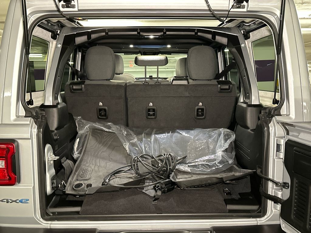 Used 2024 Jeep Wrangler Unlimited image 6