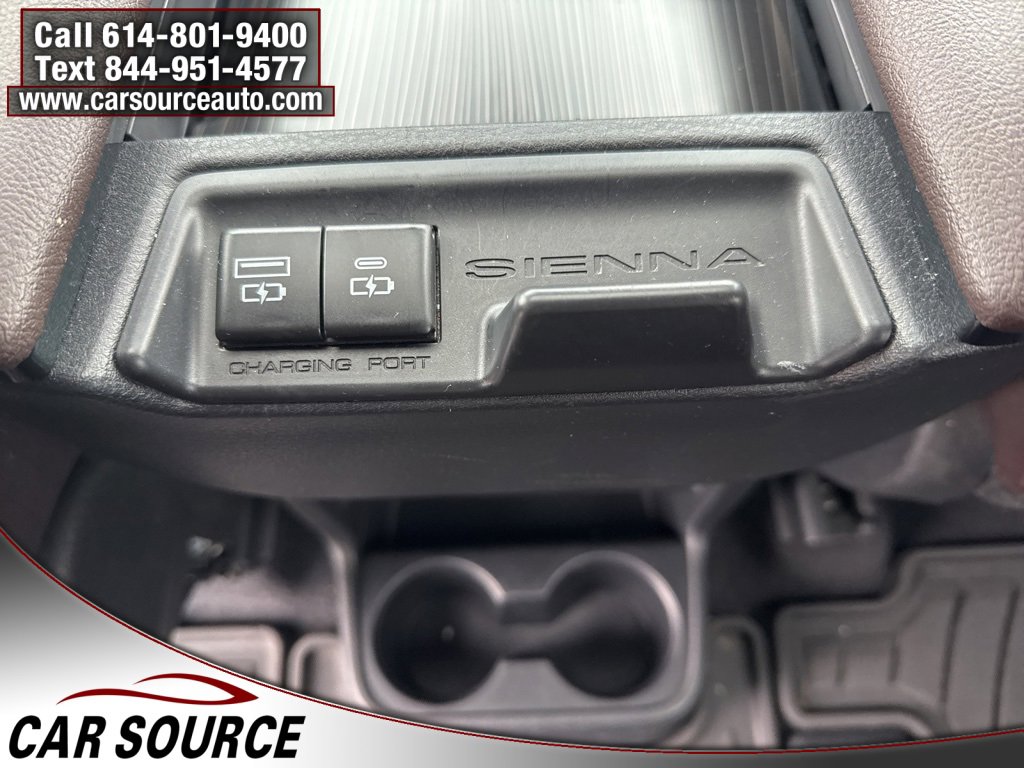 Used 2022 Toyota Sienna Platinum image 28