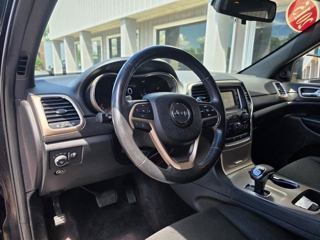 Used 2015 Jeep Grand Cherokee Laredo w/ Quick Order Package 23E AWD/4WD image 9
