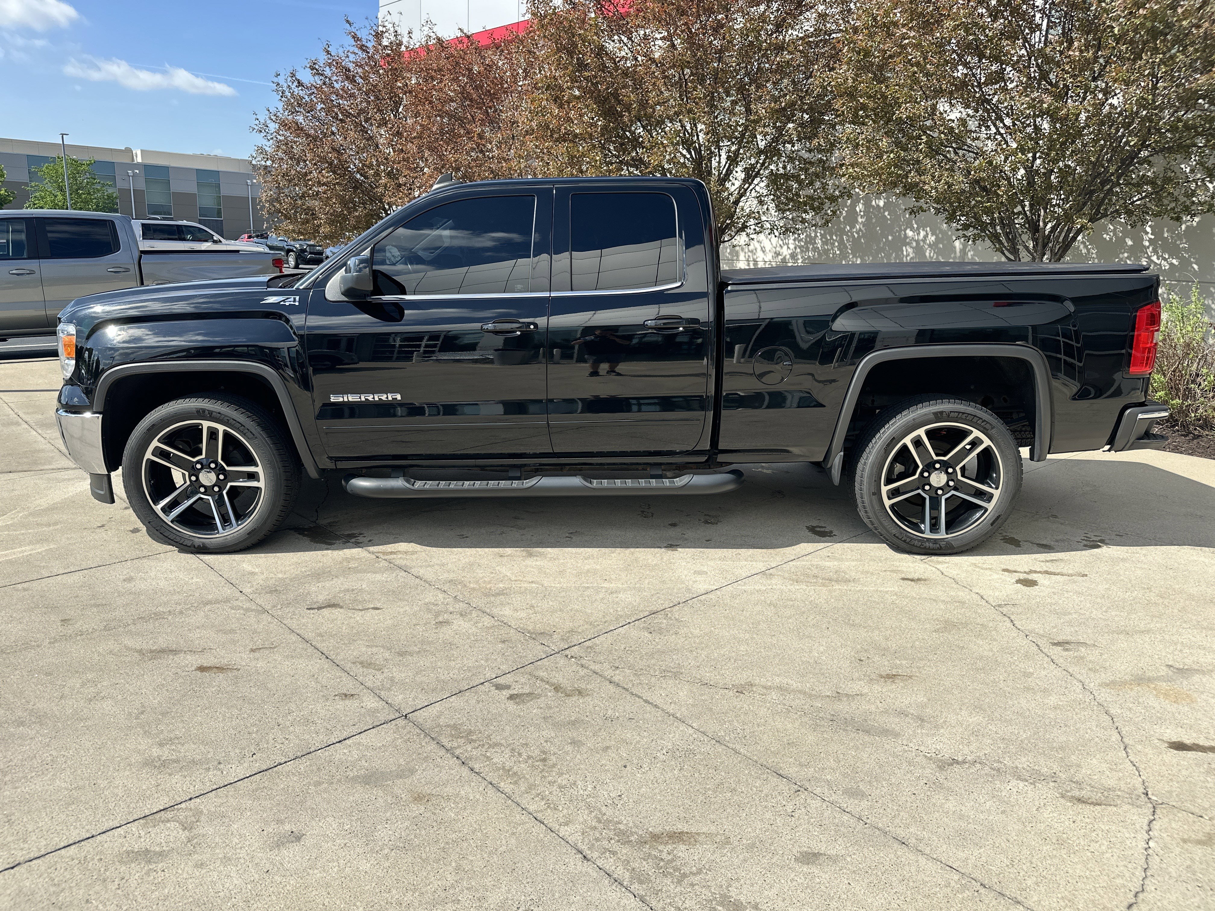 Used 2015 GMC Sierra 1500 SLE w/ Carbon-22 Edition image 8