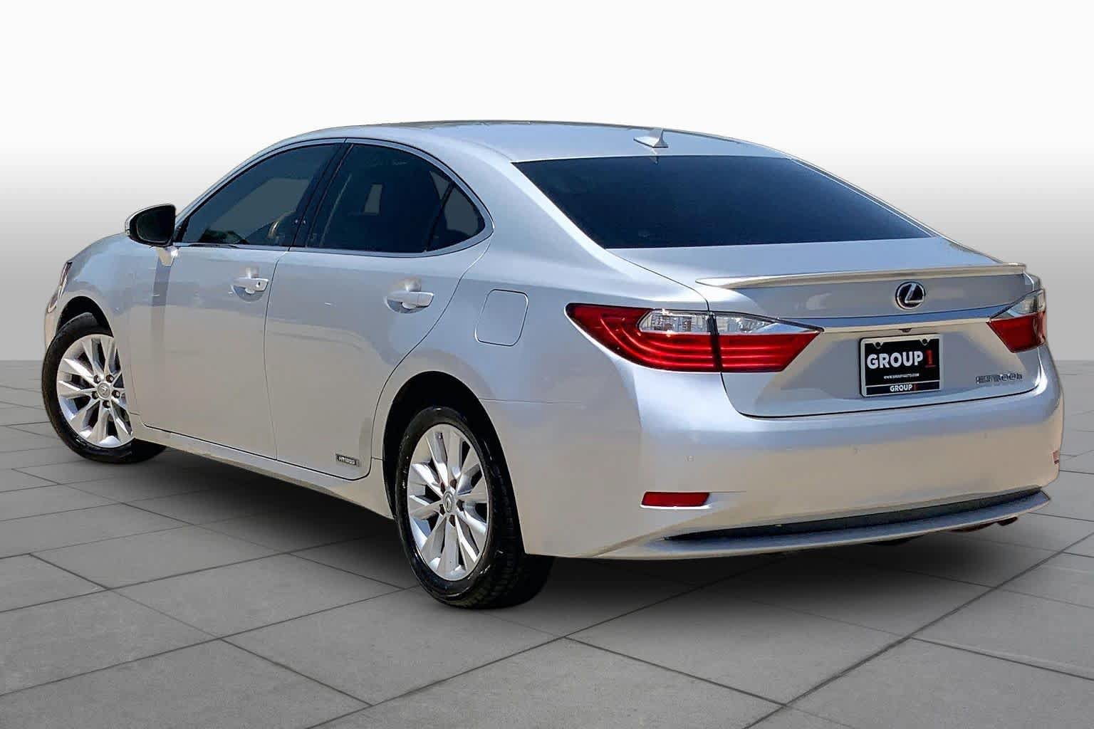 Used 2014 Lexus ES 300h w/ Luxury Package w/Bamboo Trim FWD image 12